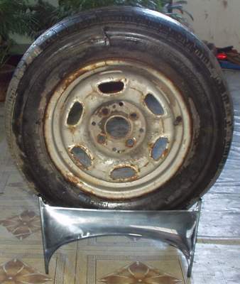 慈溪市建業(yè)機(jī)械 專(zhuān)業(yè)供應(yīng)汽車(chē)配件之輪胎架